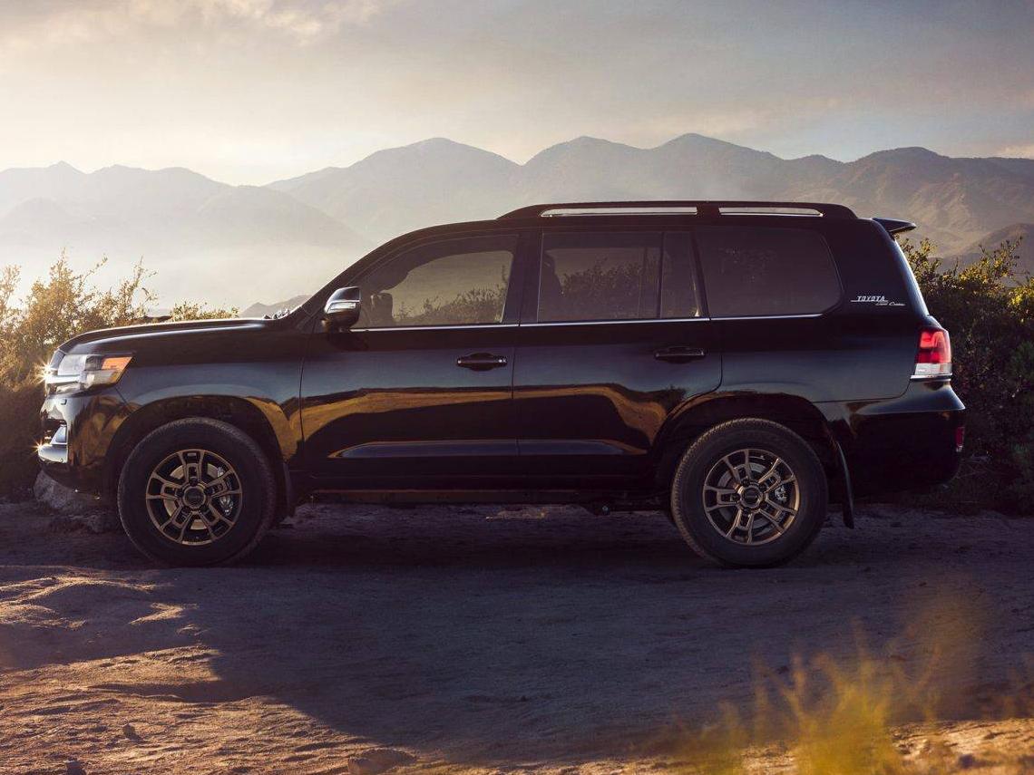 TOYOTA LAND CRUISER 2020 JTMCY7AJ0L4086641 image